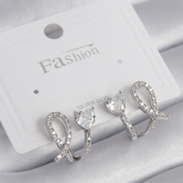 Gümüş Renk Kalp Model Zirkon Taşlı Küpe