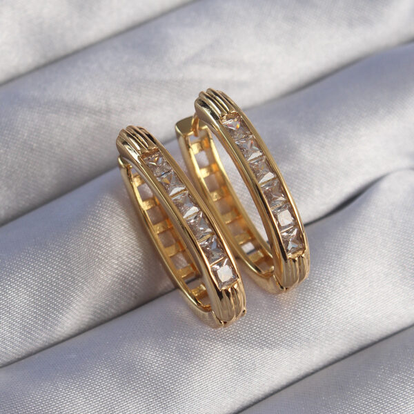 Gold Renk Zirkon Taşlı Oval Model Küpe