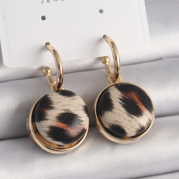Gold Renk Leopar Desenli Daire Model Küpe