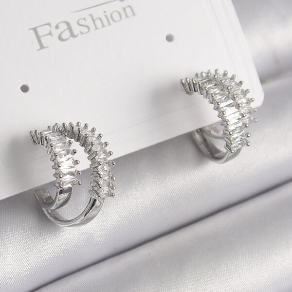 Gümüş Renk 2'Li Zirkon Taşlı Halka Model Küpe