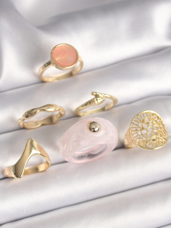 Gold Renk Pembe Plastik Yüzük Model Daire Pembe Mine Yılan Detay 6’Lı Yüzük Seti