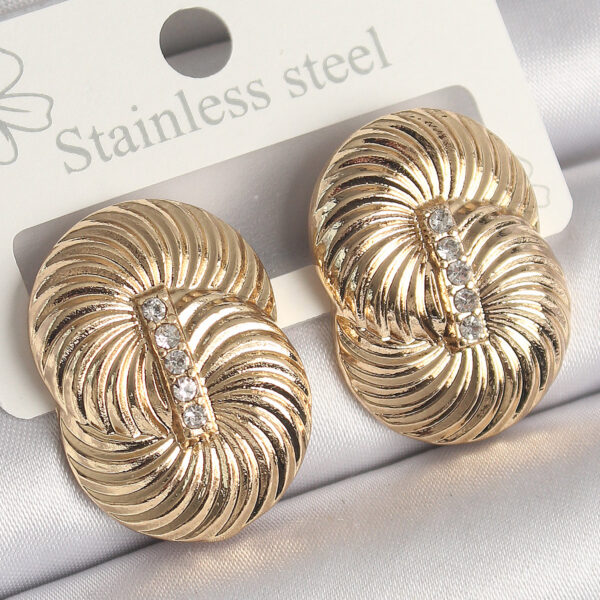 Gold Renk Zirkon Taşlı Sarmal Model Küpe