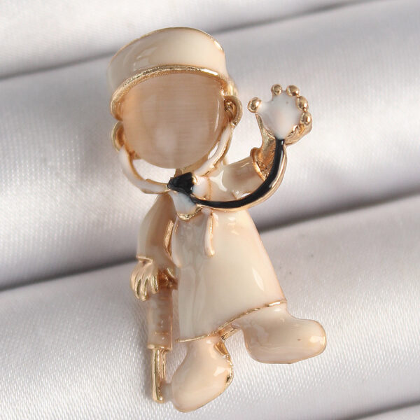 Gold Renk Beyaz Mineli Doktor Model Broş