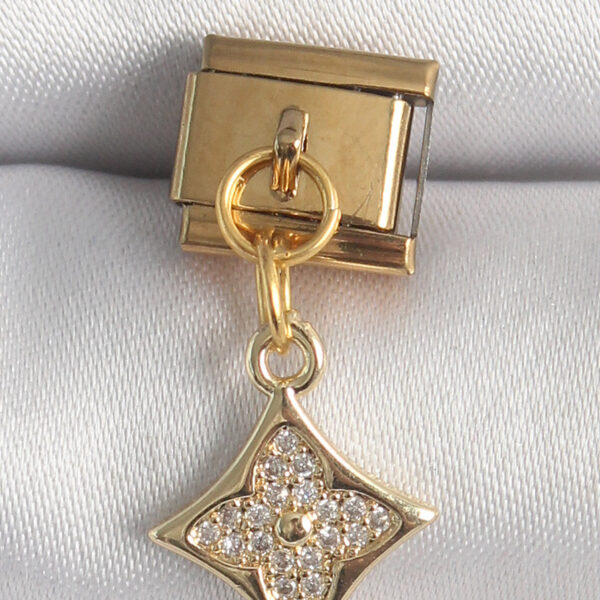 Çelik Gold Renk Sallantı Zirkon Taşlı Çiçek İşlemeli Nomination Charm
