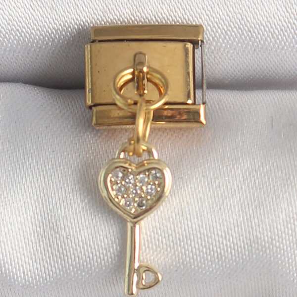 Çelik Gold Renk Sallantı Zirkon Taşlı Kalpli Anahtar Model Nomination Charm