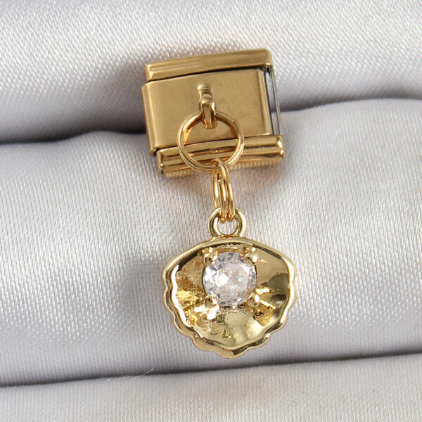 Çelik Sallantılı Zirkon Taşlı İstiridye Model Gold Renk Nomination Charm