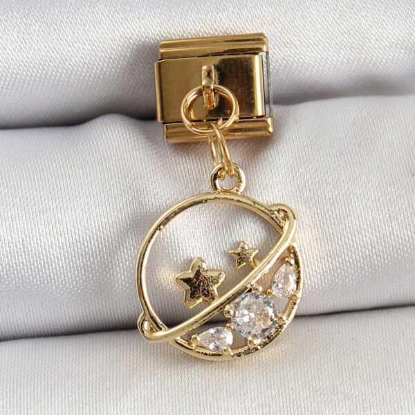Çelik Sallantılı Zirkon Taşlı Satürn Model Gold Renk Nomination Charm