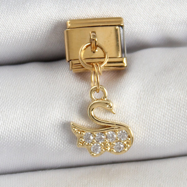 Çelik Sallantılı Zirkon Taşlı KuğuModel Gold Renk Nomination Charm