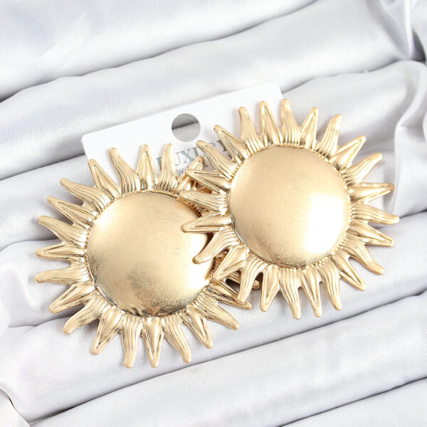 Güneş Model Gold Renk Küpe