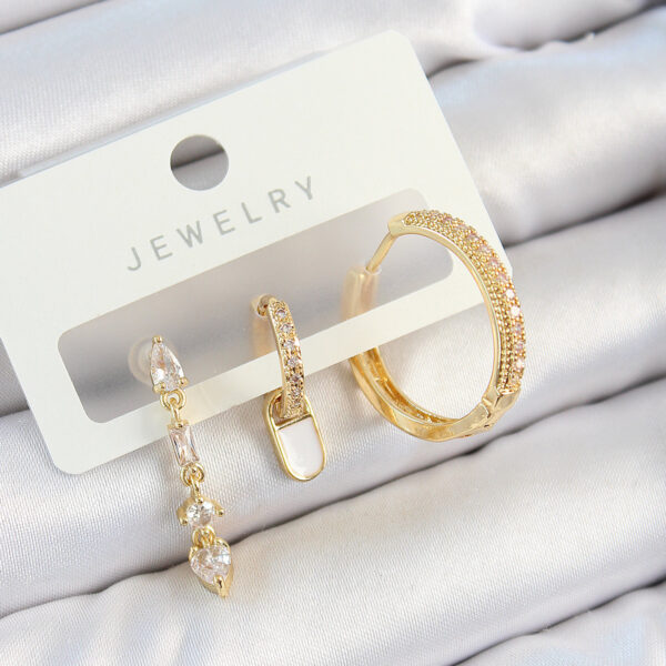 Zirkon Taşlı Sallantılı Model Gold Renk 3'lü Çift Küpe Set