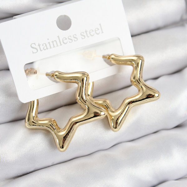 Yıldız Model Gold Renk Küpe