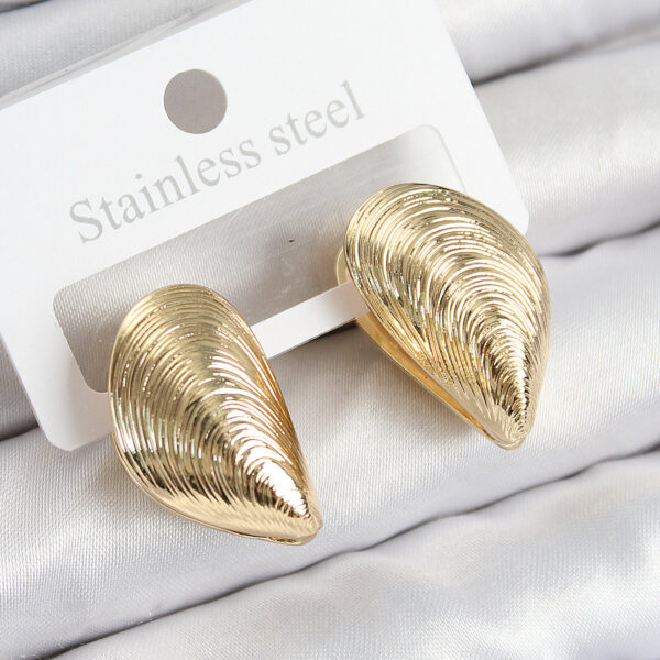 İstiridye Model Gold Renk Küpe