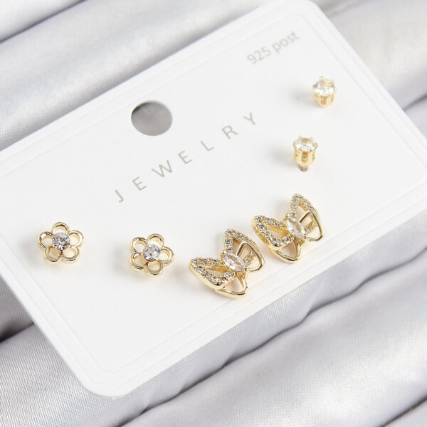Zirkon Taşlı Kelebek Model Gold Renk 925 Ayar Gümüş Çivi Küpe Set
