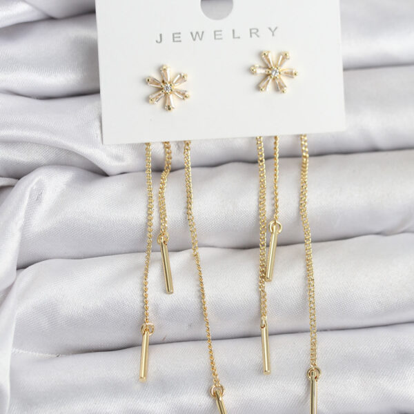 Çiçek Model Gold Sallantılı Küpe