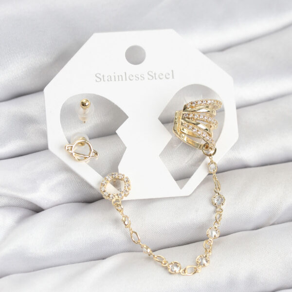 Uzay Model Gold Renk Zincir Bağlantılı Ear Cuff Küpe Seti
