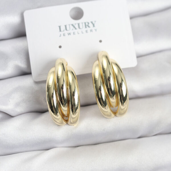 Gold Renk Yarım Halka Model Küpe