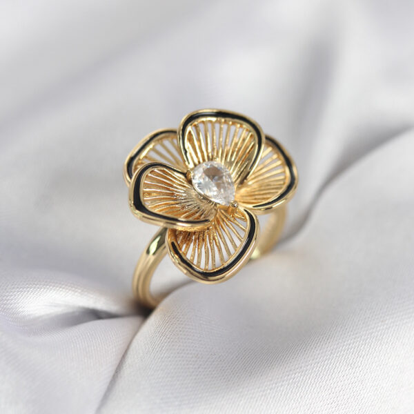 Gold Renk Çiçek Model Vintage Yüzük