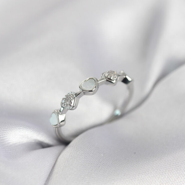 Gümüş Renk Minimal Kalp Model Zirkon Taşlı Yüzük