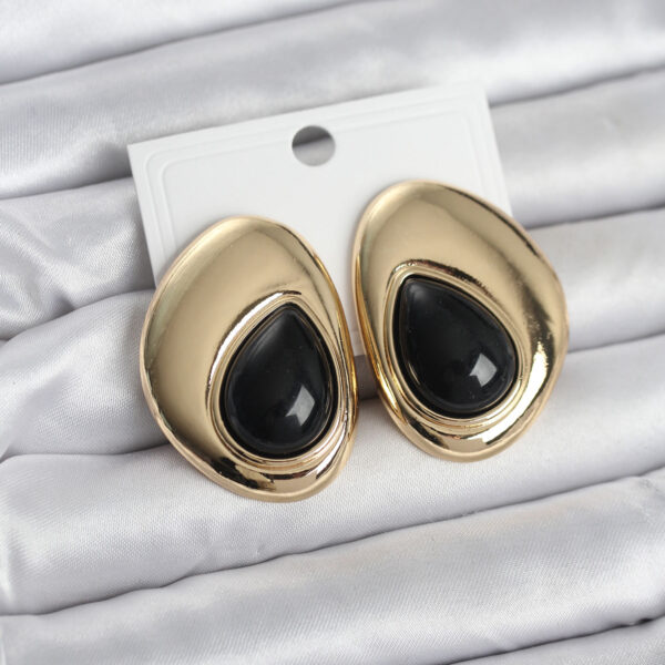 Gold Renk Siyah Taşlı Damla Model Vintage Küpe