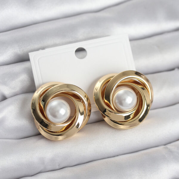 Gold Renk Sarmal Model İncili Küpe