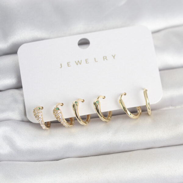 Gold Renk Yılan Model Küpe Seti