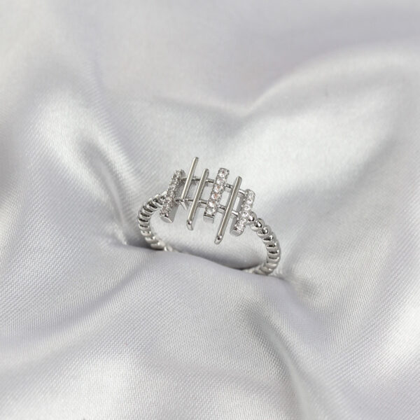 Gümüş Renk Zirkon Taşlı Sütun Model Yüzük
