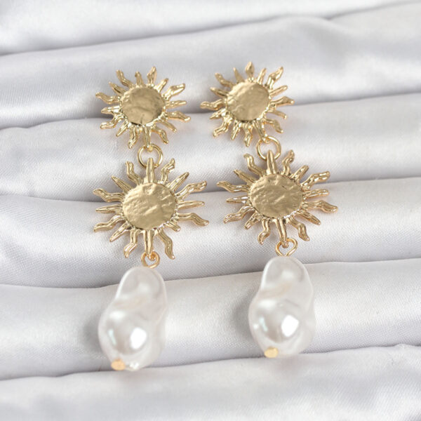 Gold Renk Güneş Model Detaylı Küpe