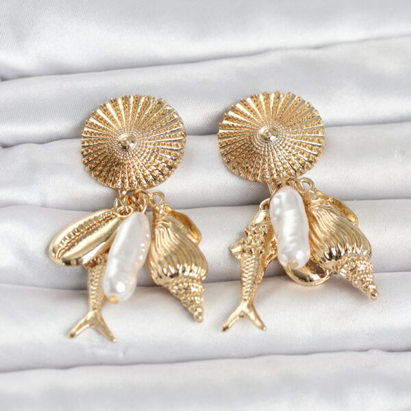 Gold Renk Deniz Temalı Vintage Küpe