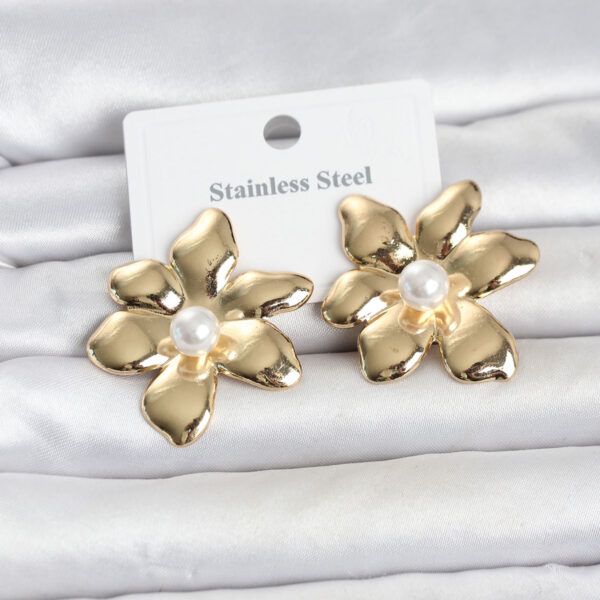 Çelik Gold Renk İncili Lotus Model Küpe