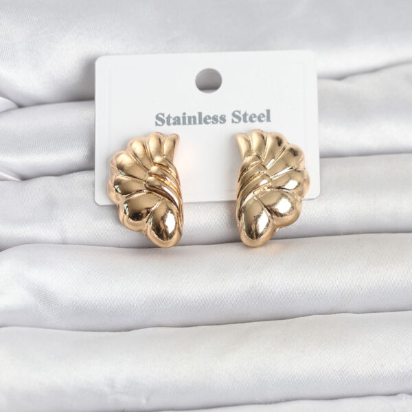 Çelik Gold Renk Vintage Model Küpe