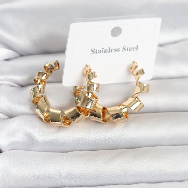 Çelik Gold Renk Spiral Halka Küpe