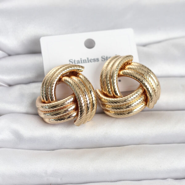 Çelik Gold Renk Sarmal Model Küpe