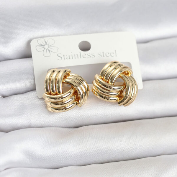 Çelik Gold Renk Sarmal Model Küpe