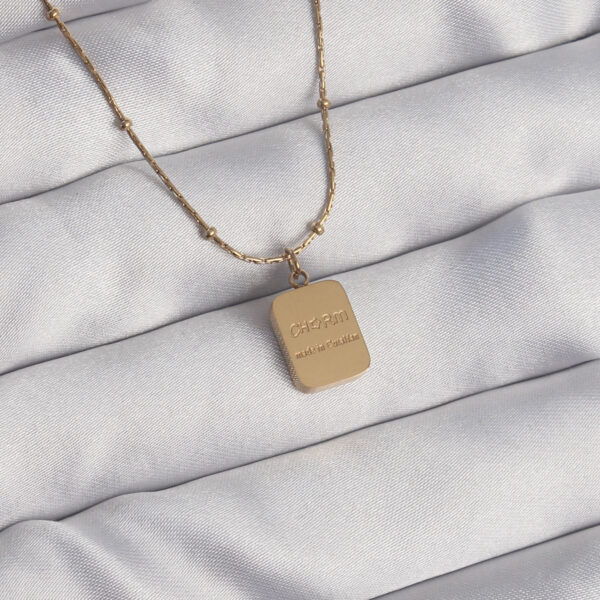 Çelik Gold Renk Kare Charm Model Kolye