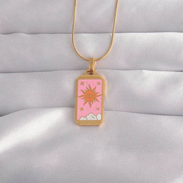 Çelik Gold Renk Pembe Mineli Güneş Model Tarot Kolye