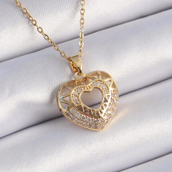 Çelik Gold Renk Zirkon Taşlı Kalp Model Vintage Kolye