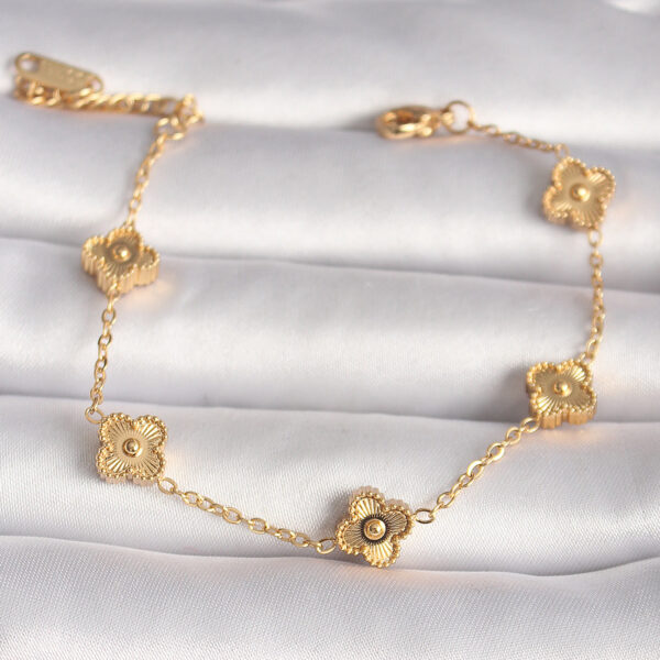 Çelik Gold Renk Baby Boy Yonca Model İşleme Detay Bileklik