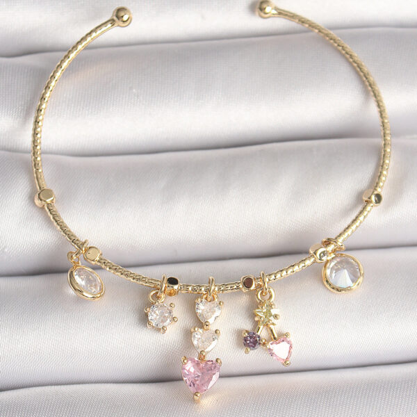 Gold Renk Sallantı Zirkon Taşlı Kalp Figür Pembe Kalp Detay Charm Bileklik