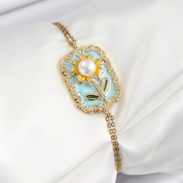 Çelik Zincir Turkuaz Mineli Sanatsal Portre İnci Detaylı Papatya Model Gold Renk Bileklik