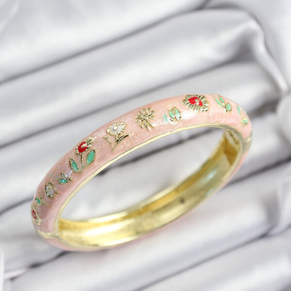 Mineli Pembe Çiçek Motifli Gold Renk Kelepçe
