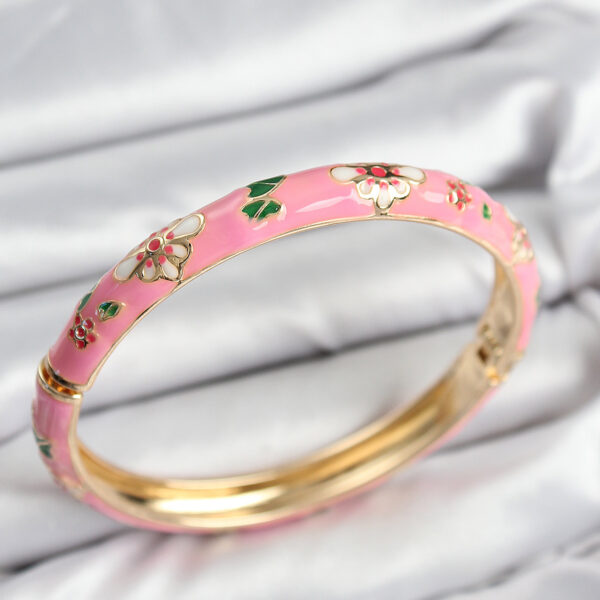 Mineli Pembe Çiçek Motifli Gold Kelepçe