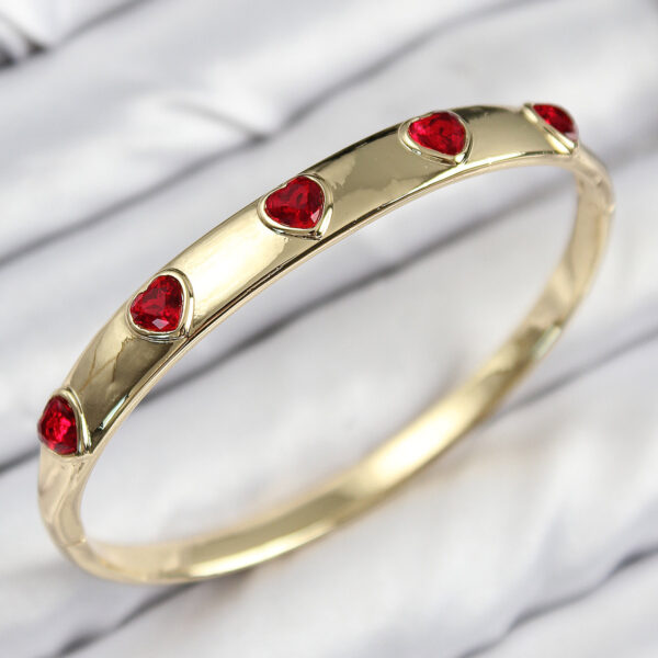 Zirkon Taşlı Kırmızı Kalp Model Gold Renk Kelepçe