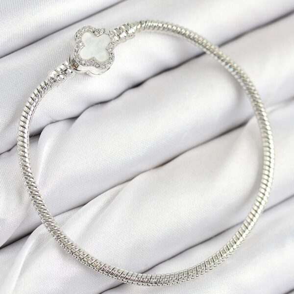 Charm Zirkon Taşlı Yonca Model Gümüş Renk Bileklik