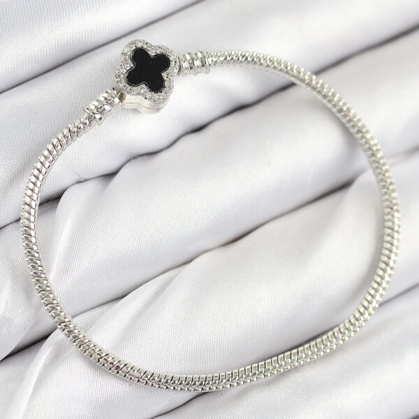 Charm Zirkon Taşlı Yonca Model Gümüş Renk Bileklik