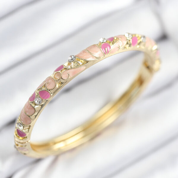 Mineli Zirkon Taşlı Pembe Çiçek Motifli Gold Kelepçe