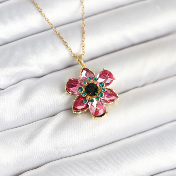 Çelik Zincirli Pembe Çiçek Model Kolye