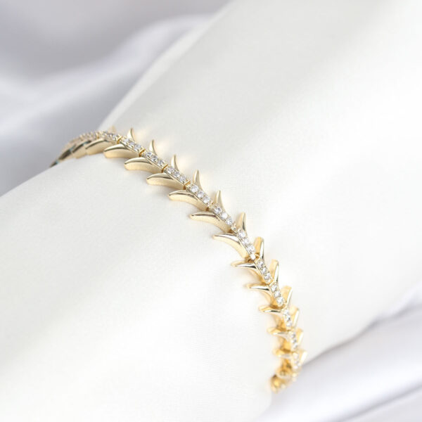 Gold Renk Balık Sırtı Model Zirkon Taşlı Bileklik