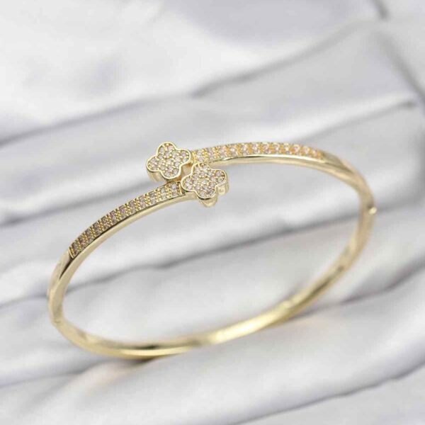 Gold Renk Zirkon Taşlı Yonca Model Kelepçe Bileklik