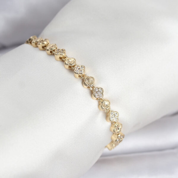 Gold Renk VIP Seri Sıralı Yonca Model Zirkon Taşlı Bileklik
