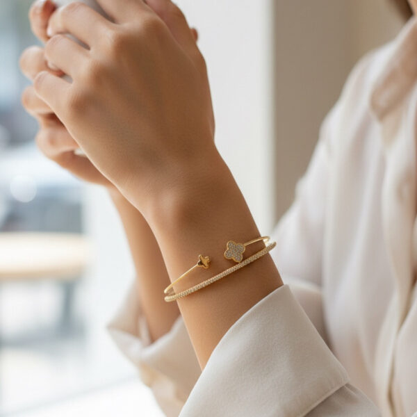 Yonca Model Gold Renk Bileklik
